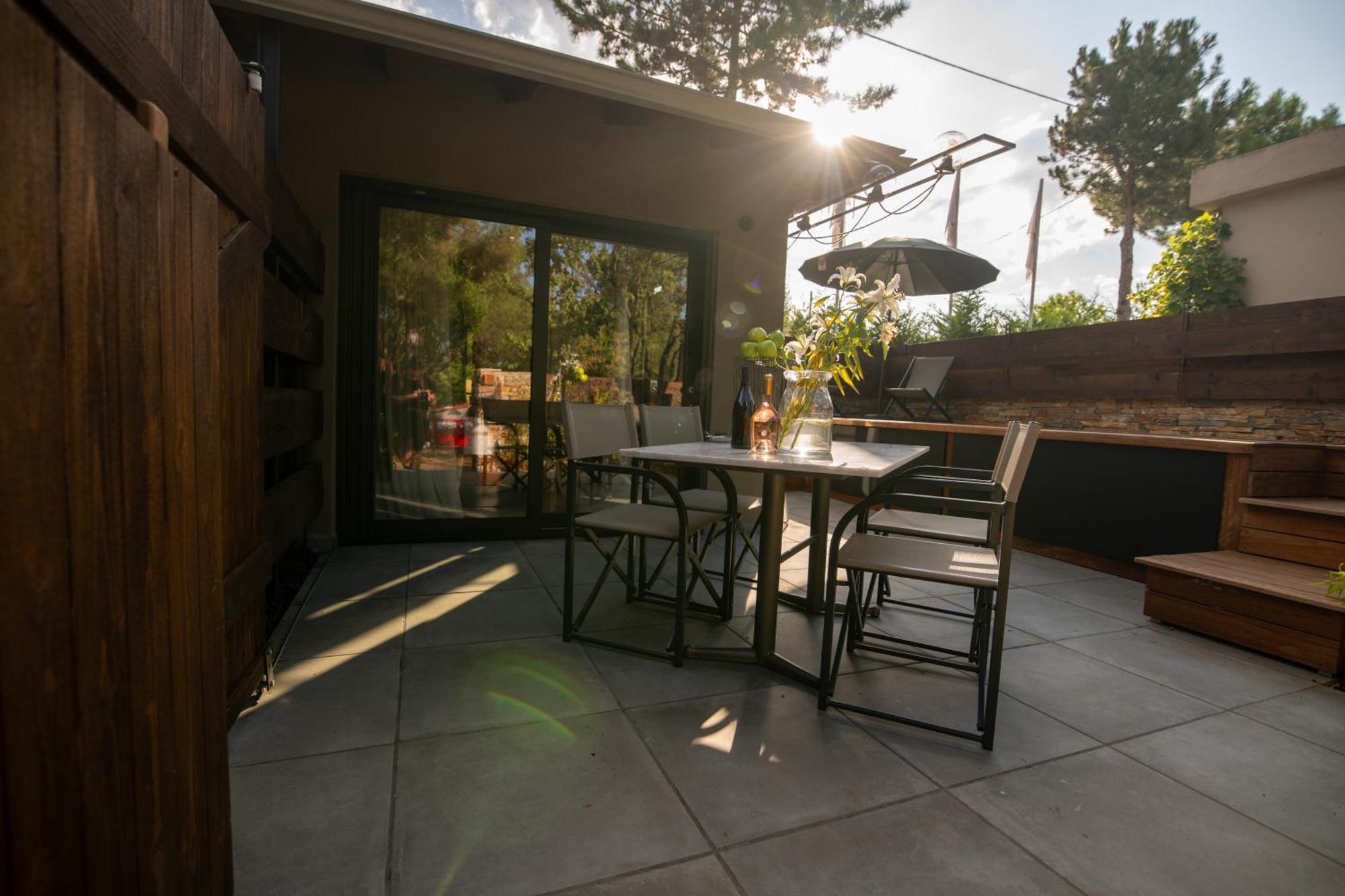 Sylvia Camping & Luxury Suites, Panel Hospitality Homes & Villas リトコロン エクステリア 写真